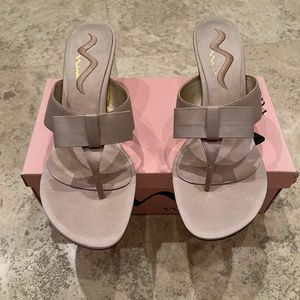 New Nina Beige Bow Sandal